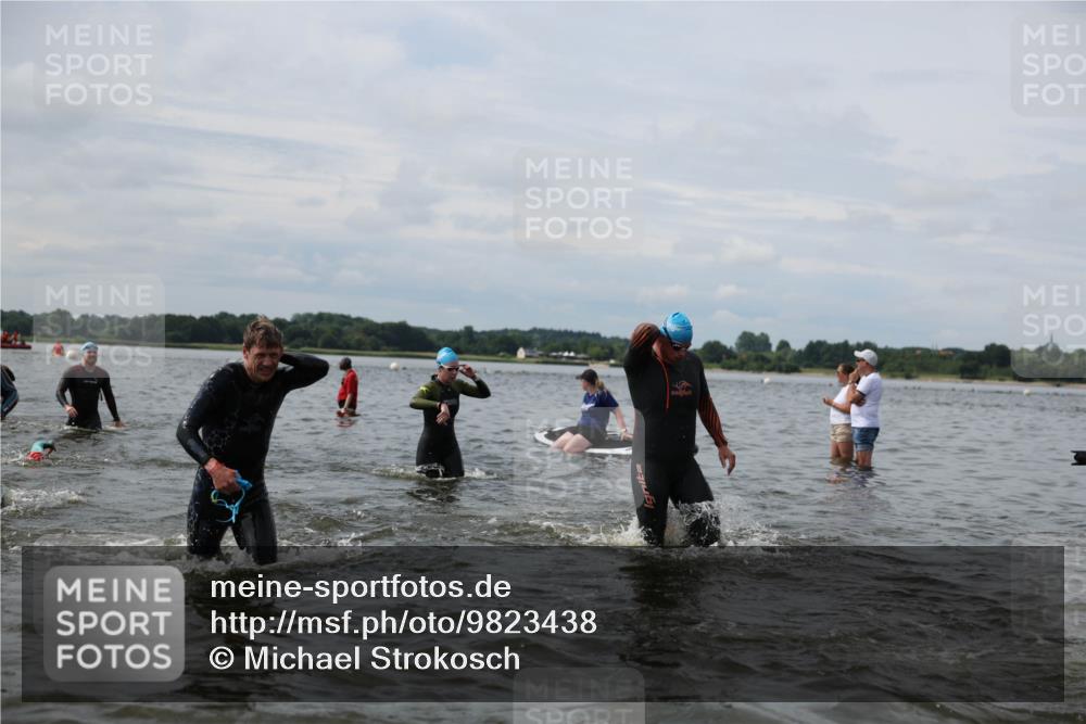 21.06.2026 - Viking Triathlon Michael Strokosch http://msf.ph/oto/9823438 21.06.2026 10:40:30 Schwimmen 34, 150, 195, 227, 301, 312, 330, 355, 387, 456, 461, 616, 667 meine-sportfotos.de