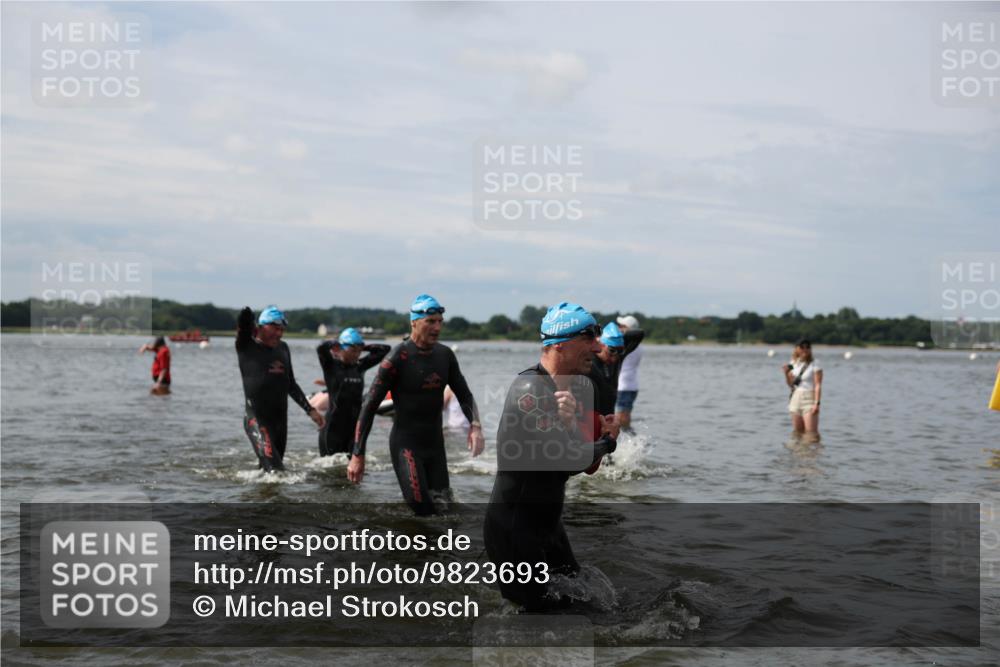 21.06.2026 - Viking Triathlon Michael Strokosch http://msf.ph/oto/9823693 21.06.2026 10:42:37 Schwimmen 41, 166, 175, 177, 213, 268, 384, 436, 479, 520 meine-sportfotos.de