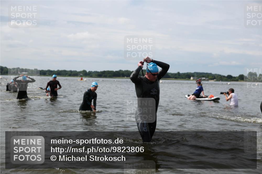 21.06.2026 - Viking Triathlon Michael Strokosch http://msf.ph/oto/9823806 21.06.2026 10:43:37 Schwimmen 93, 163, 220, 230, 231, 234, 248, 351, 459, 470, 550, 614, 618, 663 meine-sportfotos.de
