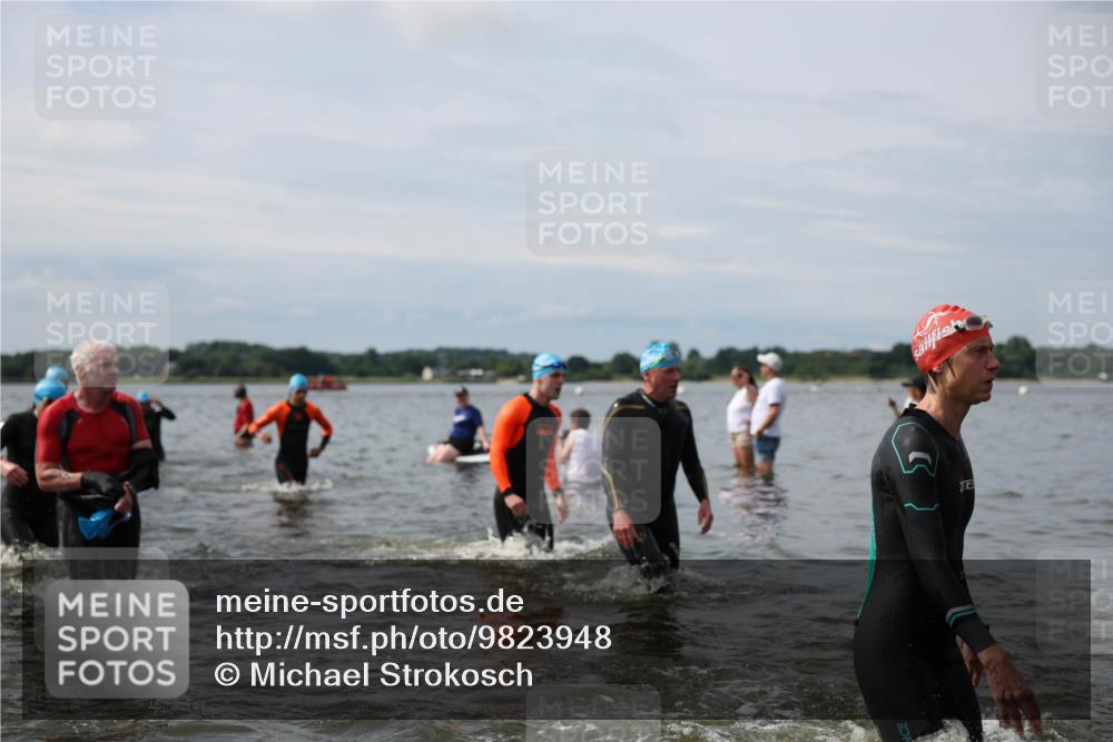 21.06.2026 - Viking Triathlon Michael Strokosch http://msf.ph/oto/9823948 21.06.2026 10:44:58 Schwimmen 33, 36, 151, 258, 276, 308, 310, 326, 329, 345, 350, 366, 369, 415, 445, 577, 658, 668 meine-sportfotos.de
