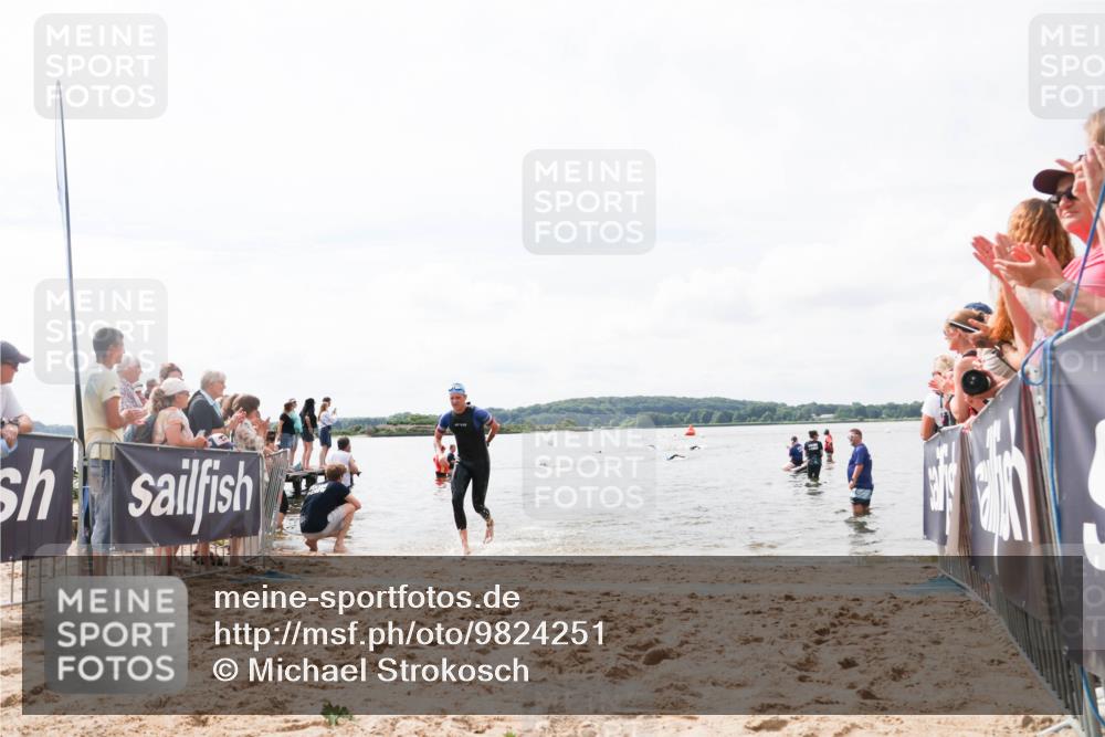 21.06.2026 - Viking Triathlon Michael Strokosch http://msf.ph/oto/9824251 21.06.2026 10:26:35 Schwimmen 21, 474, 548 meine-sportfotos.de