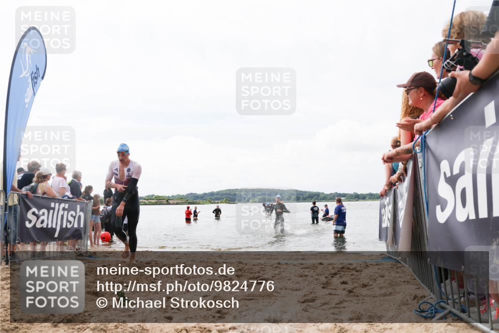 21.06.2026 - Viking Triathlon Michael Strokosch http://msf.ph/oto/9824776 21.06.2026 10:30:11 Schwimmen 31, 38, 270 meine-sportfotos.de