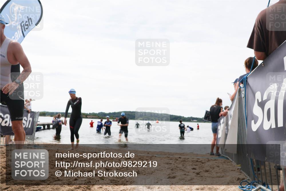 21.06.2026 - Viking Triathlon Michael Strokosch http://msf.ph/oto/9829219 21.06.2026 10:55:24 Schwimmen 305, 344, 561, 566 meine-sportfotos.de