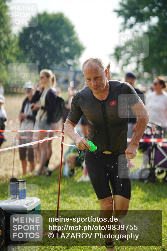 21.06.2026 - 29. Vierlanden-Triathlon LAZAROV Photography http://msf.ph/oto/9839755 21.06.2026 08:35:13 Schwimmen 216 meine-sportfotos.de