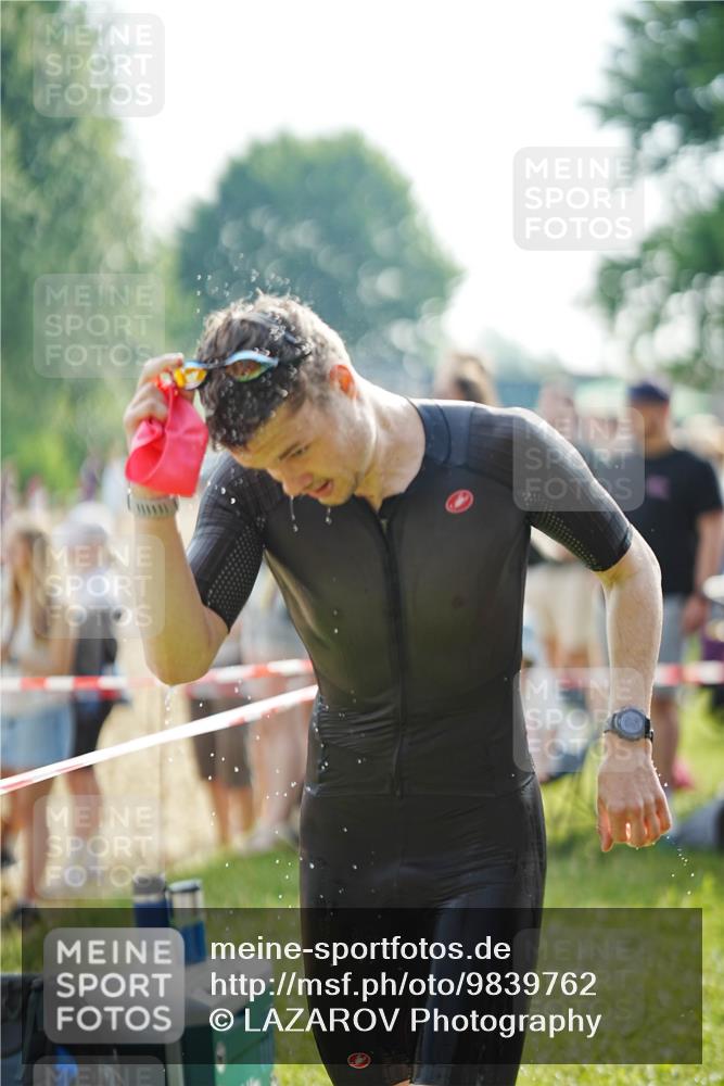 21.06.2026 - 29. Vierlanden-Triathlon LAZAROV Photography http://msf.ph/oto/9839762 21.06.2026 08:35:24 Schwimmen 79 meine-sportfotos.de