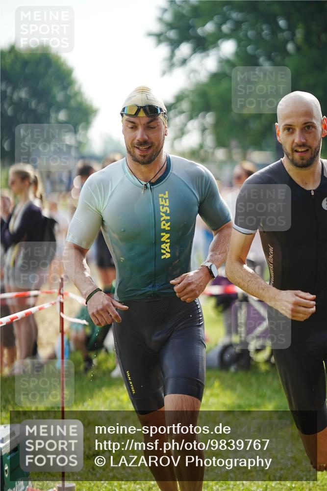 21.06.2026 - 29. Vierlanden-Triathlon LAZAROV Photography http://msf.ph/oto/9839767 21.06.2026 08:35:30 Schwimmen 23, 49, 79 meine-sportfotos.de