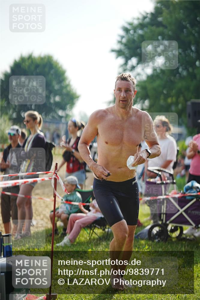 21.06.2026 - 29. Vierlanden-Triathlon LAZAROV Photography http://msf.ph/oto/9839771 21.06.2026 08:36:47 Schwimmen 207, 211 meine-sportfotos.de