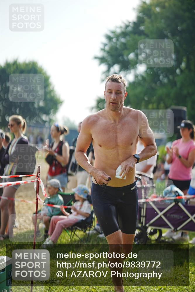 21.06.2026 - 29. Vierlanden-Triathlon LAZAROV Photography http://msf.ph/oto/9839772 21.06.2026 08:36:48 Schwimmen 207, 211 meine-sportfotos.de