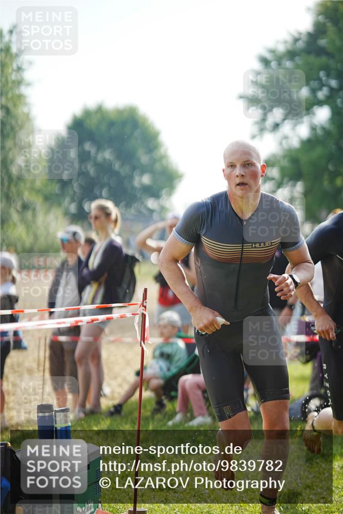 21.06.2026 - 29. Vierlanden-Triathlon LAZAROV Photography http://msf.ph/oto/9839782 21.06.2026 08:37:09 Schwimmen 24, 30 meine-sportfotos.de