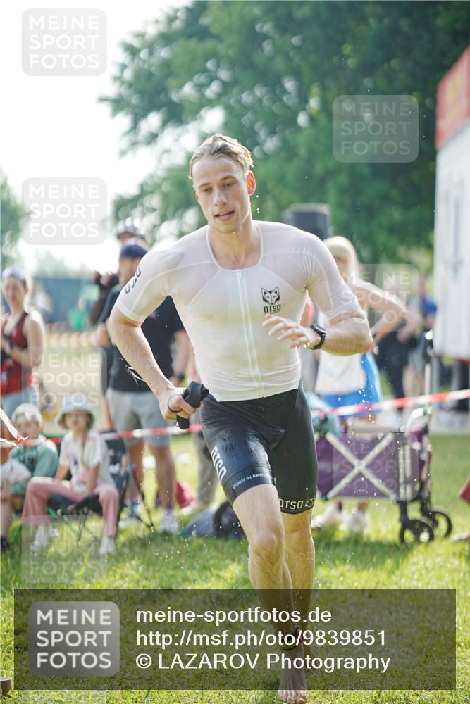 21.06.2026 - 29. Vierlanden-Triathlon LAZAROV Photography http://msf.ph/oto/9839851 21.06.2026 08:40:04 Schwimmen 7, 103 meine-sportfotos.de