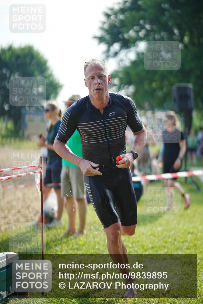 21.06.2026 - 29. Vierlanden-Triathlon LAZAROV Photography http://msf.ph/oto/9839895 21.06.2026 08:49:49 Schwimmen 153 meine-sportfotos.de