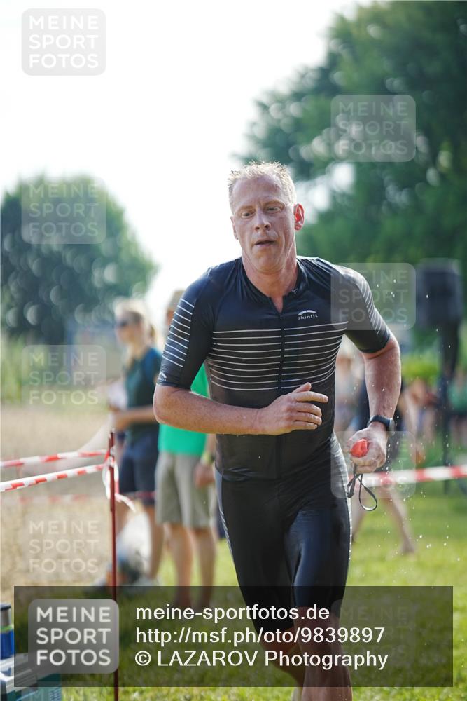 21.06.2026 - 29. Vierlanden-Triathlon LAZAROV Photography http://msf.ph/oto/9839897 21.06.2026 08:49:49 Schwimmen 153 meine-sportfotos.de
