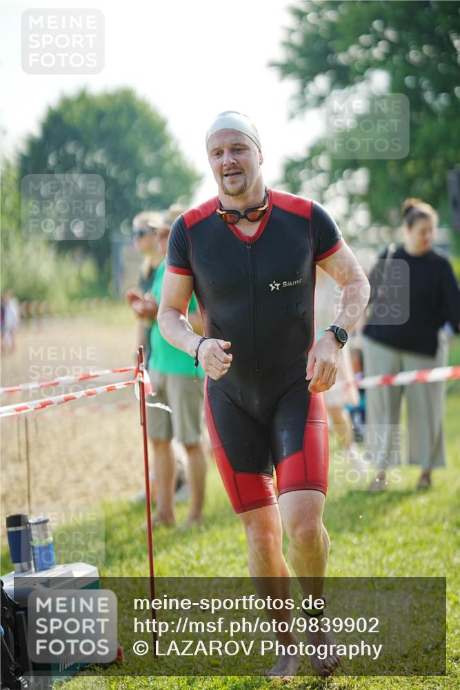 21.06.2026 - 29. Vierlanden-Triathlon LAZAROV Photography http://msf.ph/oto/9839902 21.06.2026 08:50:06 Schwimmen 48 meine-sportfotos.de
