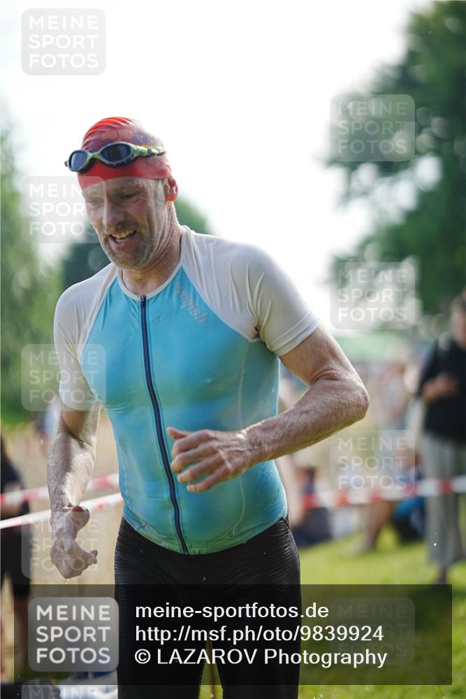 21.06.2026 - 29. Vierlanden-Triathlon LAZAROV Photography http://msf.ph/oto/9839924 21.06.2026 08:50:23 Schwimmen 115, 139 meine-sportfotos.de