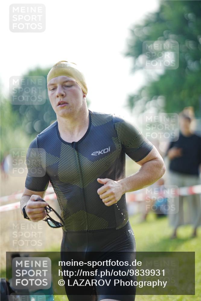 21.06.2026 - 29. Vierlanden-Triathlon LAZAROV Photography http://msf.ph/oto/9839931 21.06.2026 08:50:42 Schwimmen 101 meine-sportfotos.de