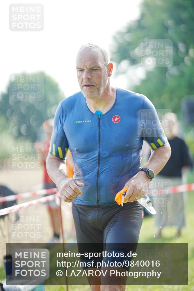 21.06.2026 - 29. Vierlanden-Triathlon LAZAROV Photography http://msf.ph/oto/9840016 21.06.2026 08:53:18 Schwimmen 200 meine-sportfotos.de