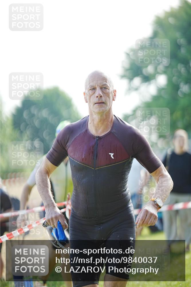 21.06.2026 - 29. Vierlanden-Triathlon LAZAROV Photography http://msf.ph/oto/9840037 21.06.2026 08:53:59 Schwimmen 122, 124, 126 meine-sportfotos.de