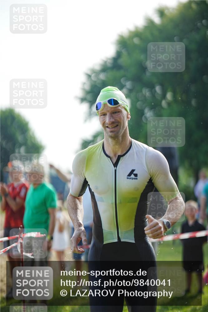 21.06.2026 - 29. Vierlanden-Triathlon LAZAROV Photography http://msf.ph/oto/9840041 21.06.2026 08:54:00 Schwimmen 122, 124, 126 meine-sportfotos.de