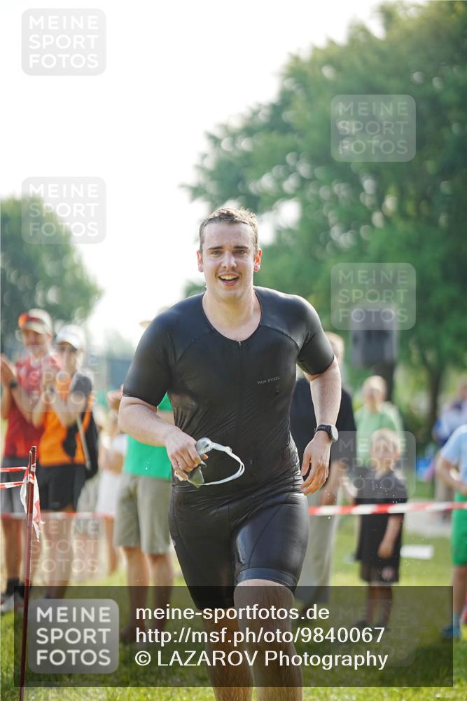 21.06.2026 - 29. Vierlanden-Triathlon LAZAROV Photography http://msf.ph/oto/9840067 21.06.2026 08:55:06 Schwimmen 19 meine-sportfotos.de