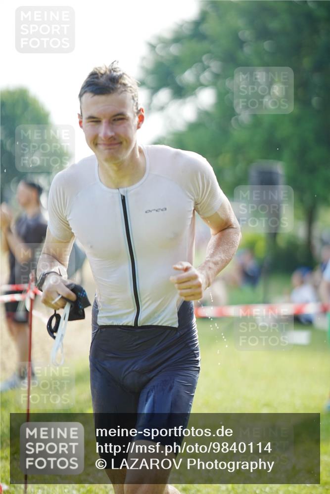 21.06.2026 - 29. Vierlanden-Triathlon LAZAROV Photography http://msf.ph/oto/9840114 21.06.2026 09:02:00 Schwimmen 20 meine-sportfotos.de