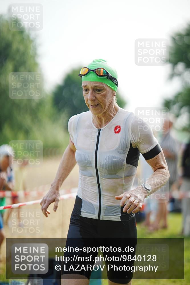 21.06.2026 - 29. Vierlanden-Triathlon LAZAROV Photography http://msf.ph/oto/9840128 21.06.2026 09:15:05 Schwimmen 248, 294 meine-sportfotos.de