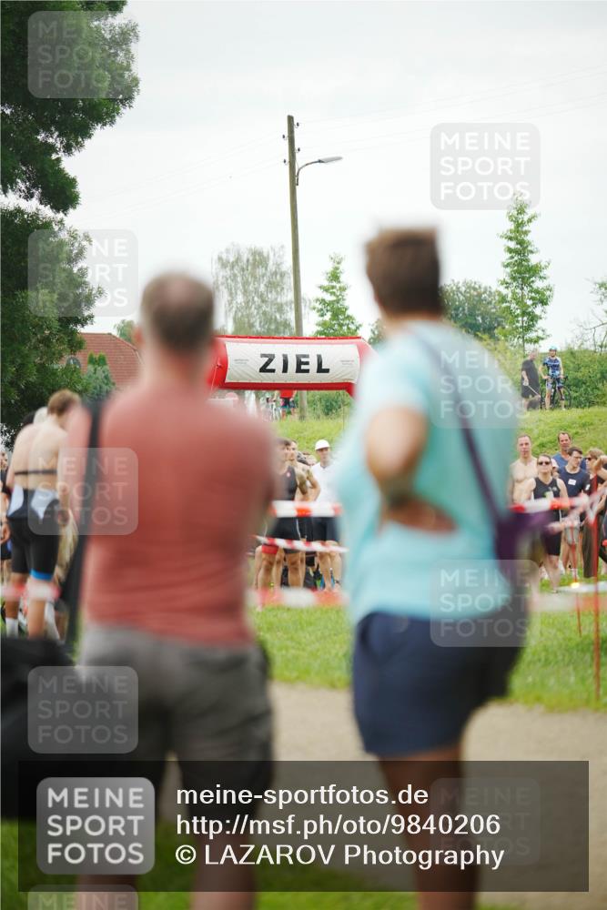 21.06.2026 - 29. Vierlanden-Triathlon LAZAROV Photography http://msf.ph/oto/9840206 21.06.2026 09:30:22 Schwimmen  meine-sportfotos.de