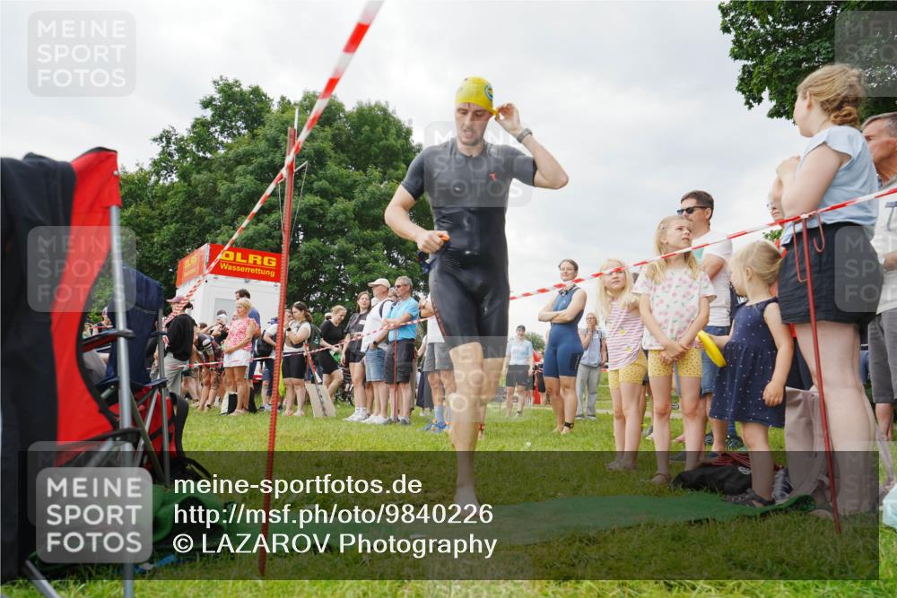 21.06.2026 - 29. Vierlanden-Triathlon LAZAROV Photography http://msf.ph/oto/9840226 21.06.2026 09:56:27 Schwimmen 308, 332 meine-sportfotos.de