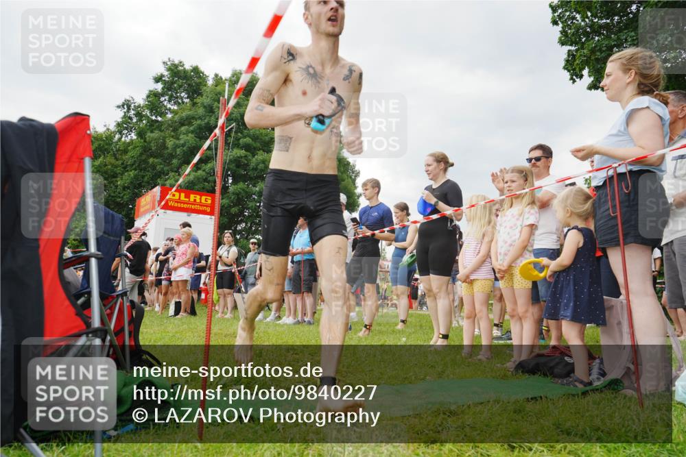 21.06.2026 - 29. Vierlanden-Triathlon LAZAROV Photography http://msf.ph/oto/9840227 21.06.2026 09:56:36 Schwimmen 306, 354 meine-sportfotos.de