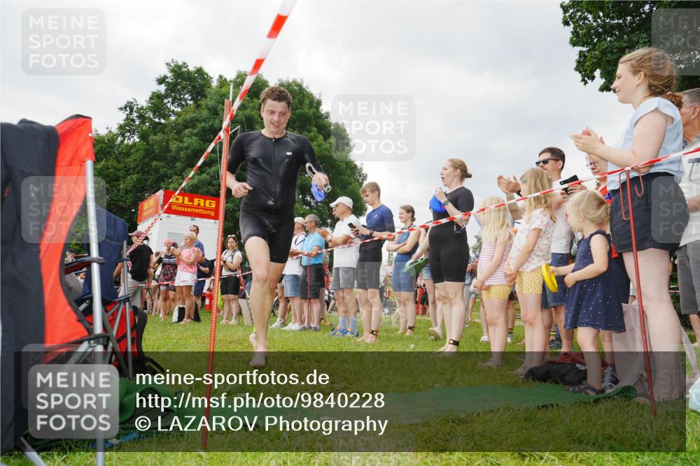 21.06.2026 - 29. Vierlanden-Triathlon LAZAROV Photography http://msf.ph/oto/9840228 21.06.2026 09:56:40 Schwimmen 306, 354 meine-sportfotos.de