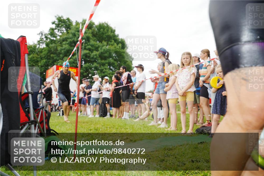 21.06.2026 - 29. Vierlanden-Triathlon LAZAROV Photography http://msf.ph/oto/9840272 21.06.2026 10:04:16 Schwimmen 420, 454 meine-sportfotos.de