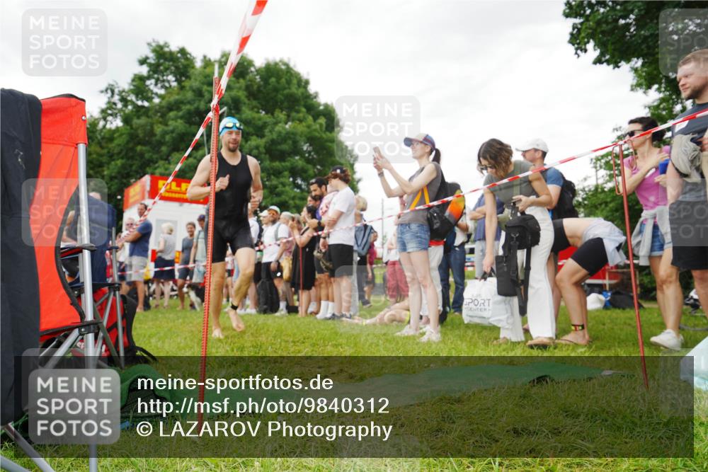 21.06.2026 - 29. Vierlanden-Triathlon LAZAROV Photography http://msf.ph/oto/9840312 21.06.2026 10:06:52 Schwimmen 394, 410, 417, 443, 447 meine-sportfotos.de