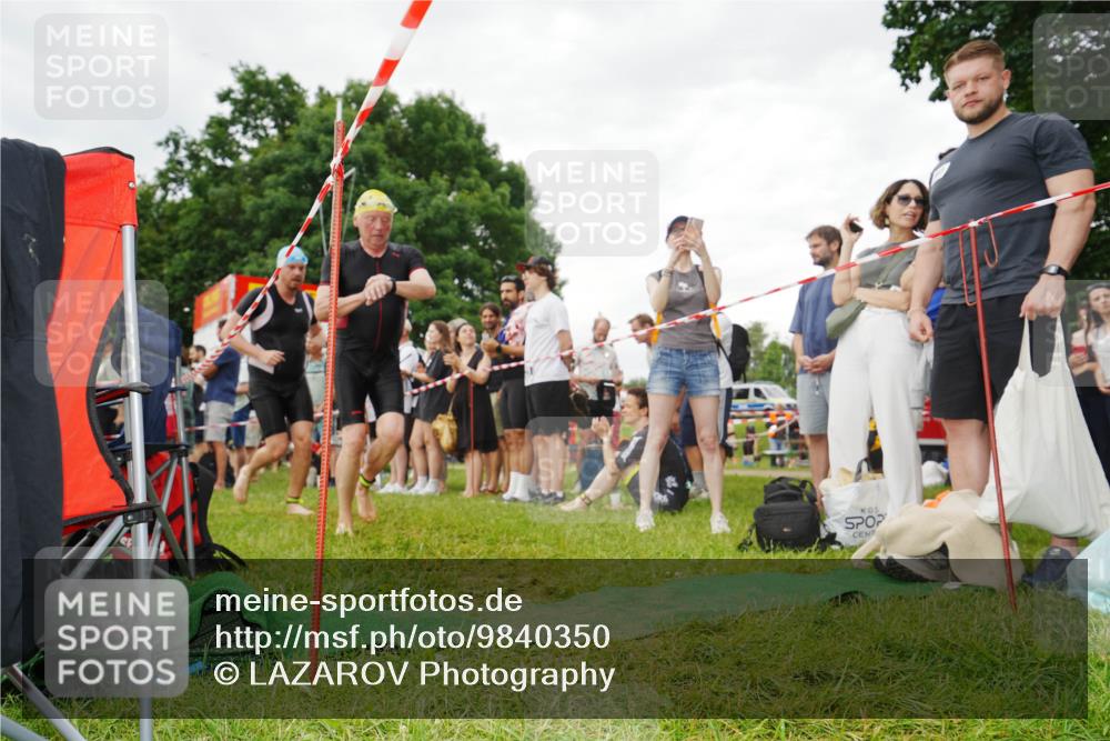 21.06.2026 - 29. Vierlanden-Triathlon LAZAROV Photography http://msf.ph/oto/9840350 21.06.2026 10:08:28 Schwimmen 392, 419, 446, 477 meine-sportfotos.de