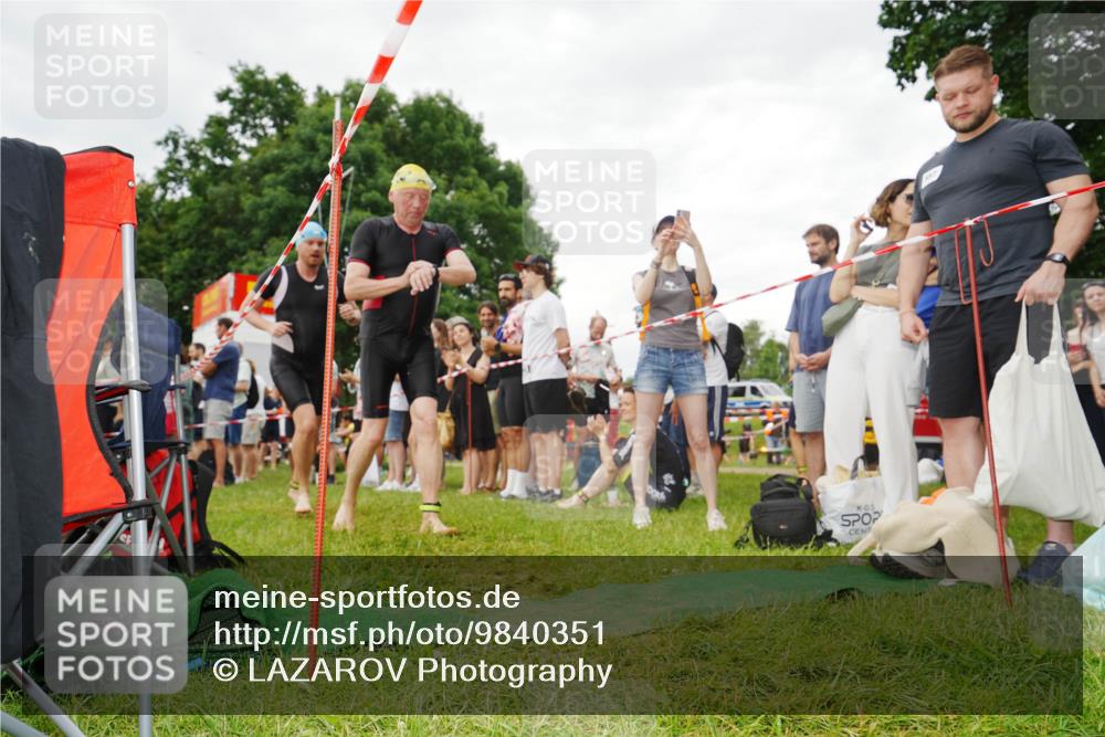 21.06.2026 - 29. Vierlanden-Triathlon LAZAROV Photography http://msf.ph/oto/9840351 21.06.2026 10:08:28 Schwimmen 392, 419, 446, 477 meine-sportfotos.de