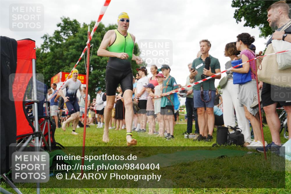 21.06.2026 - 29. Vierlanden-Triathlon LAZAROV Photography http://msf.ph/oto/9840404 21.06.2026 10:12:41 Schwimmen 401, 423 meine-sportfotos.de