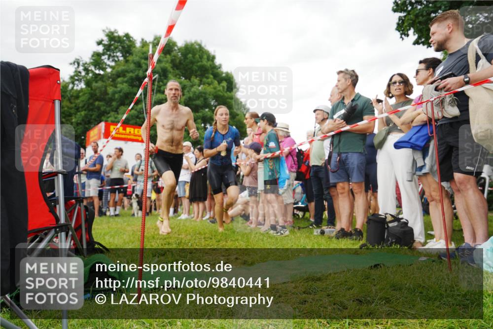 21.06.2026 - 29. Vierlanden-Triathlon LAZAROV Photography http://msf.ph/oto/9840441 21.06.2026 10:15:24 Schwimmen 526, 564, 584, 614, 621 meine-sportfotos.de