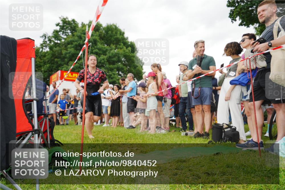 21.06.2026 - 29. Vierlanden-Triathlon LAZAROV Photography http://msf.ph/oto/9840452 21.06.2026 10:15:56 Schwimmen 552, 562 meine-sportfotos.de