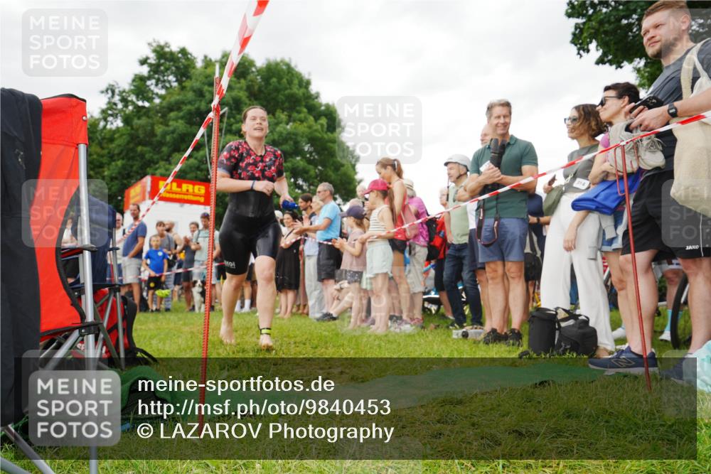 21.06.2026 - 29. Vierlanden-Triathlon LAZAROV Photography http://msf.ph/oto/9840453 21.06.2026 10:15:56 Schwimmen 552, 562 meine-sportfotos.de