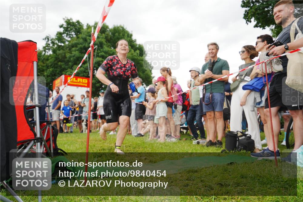 21.06.2026 - 29. Vierlanden-Triathlon LAZAROV Photography http://msf.ph/oto/9840454 21.06.2026 10:15:56 Schwimmen 552, 562 meine-sportfotos.de