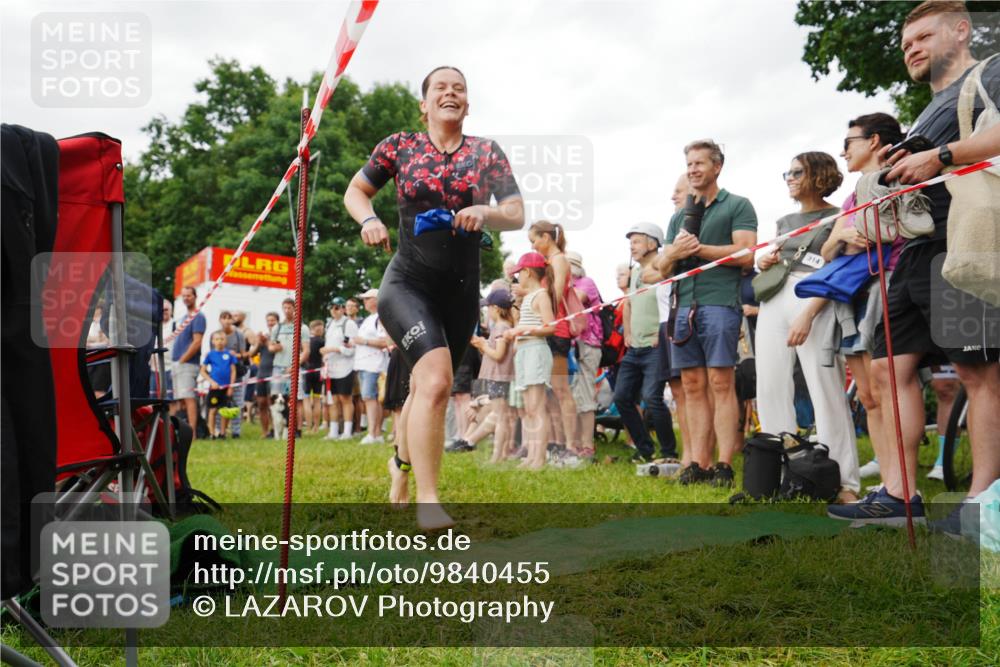 21.06.2026 - 29. Vierlanden-Triathlon LAZAROV Photography http://msf.ph/oto/9840455 21.06.2026 10:15:56 Schwimmen 552, 562 meine-sportfotos.de