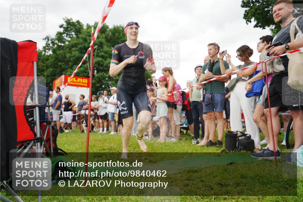 21.06.2026 - 29. Vierlanden-Triathlon LAZAROV Photography http://msf.ph/oto/9840462 21.06.2026 10:16:08 Schwimmen 562, 587 meine-sportfotos.de