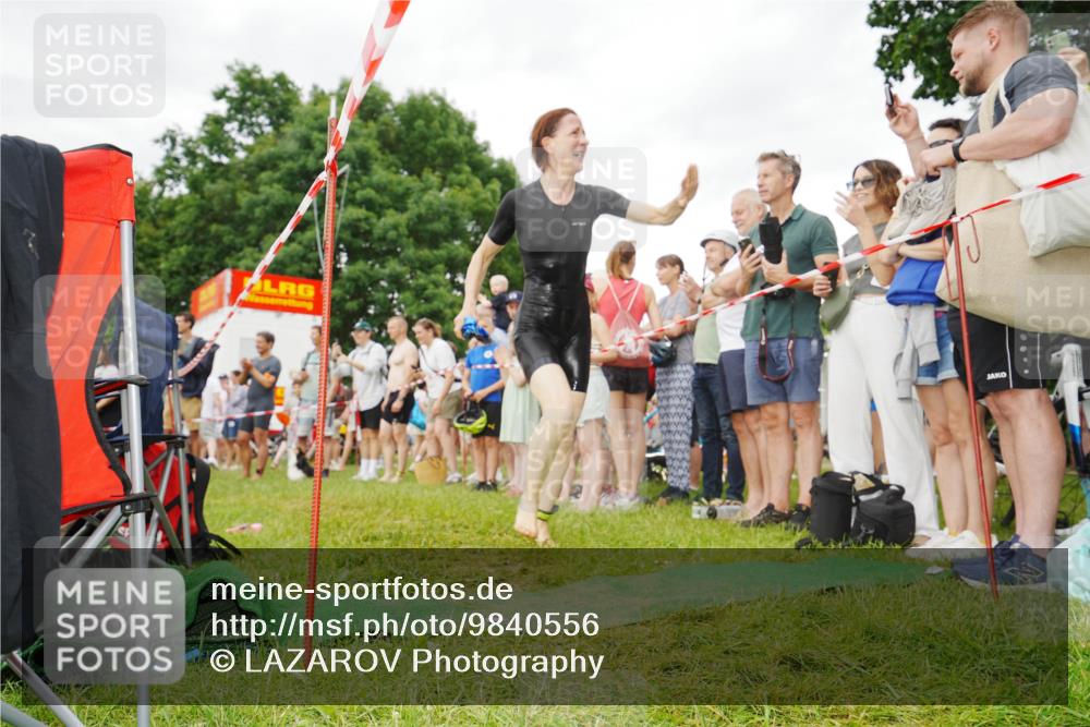 21.06.2026 - 29. Vierlanden-Triathlon LAZAROV Photography http://msf.ph/oto/9840556 21.06.2026 10:18:01 Schwimmen 481, 553, 563 meine-sportfotos.de