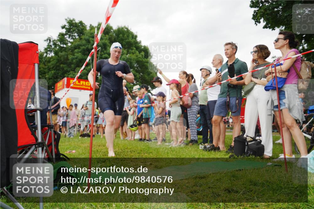 21.06.2026 - 29. Vierlanden-Triathlon LAZAROV Photography http://msf.ph/oto/9840576 21.06.2026 10:18:26 Schwimmen 494, 592, 618 meine-sportfotos.de