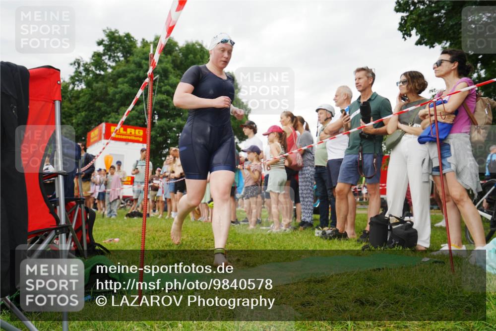 21.06.2026 - 29. Vierlanden-Triathlon LAZAROV Photography http://msf.ph/oto/9840578 21.06.2026 10:18:26 Schwimmen 494, 592, 618 meine-sportfotos.de
