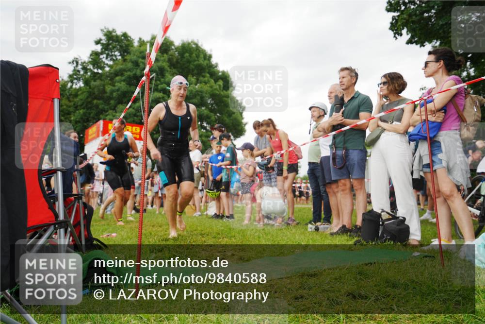 21.06.2026 - 29. Vierlanden-Triathlon LAZAROV Photography http://msf.ph/oto/9840588 21.06.2026 10:18:38 Schwimmen 368, 499, 513, 539, 571, 582, 605, 606, 608, 618 meine-sportfotos.de