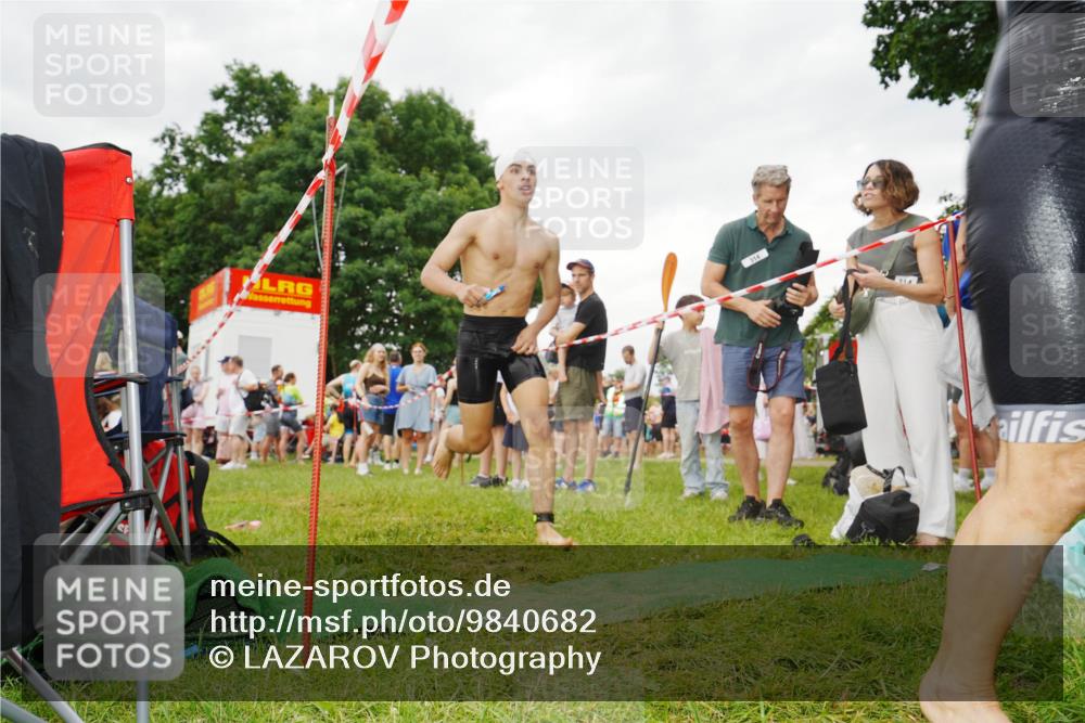 21.06.2026 - 29. Vierlanden-Triathlon LAZAROV Photography http://msf.ph/oto/9840682 21.06.2026 10:20:23 Schwimmen 366, 572 meine-sportfotos.de