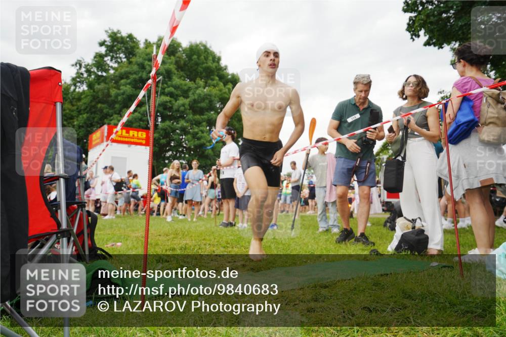 21.06.2026 - 29. Vierlanden-Triathlon LAZAROV Photography http://msf.ph/oto/9840683 21.06.2026 10:20:23 Schwimmen 366, 572 meine-sportfotos.de