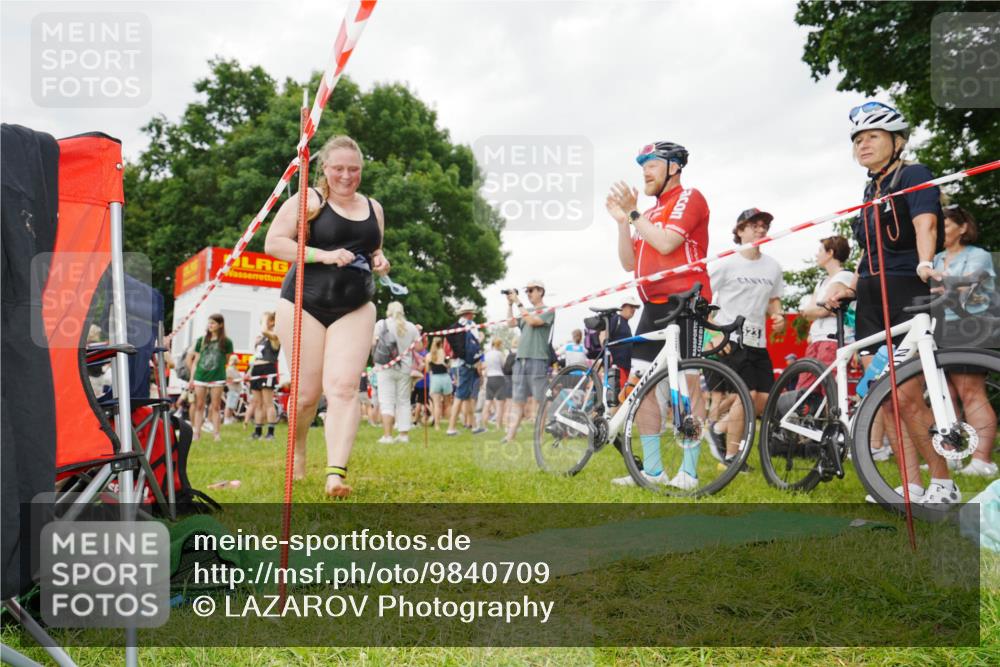 21.06.2026 - 29. Vierlanden-Triathlon LAZAROV Photography http://msf.ph/oto/9840709 21.06.2026 10:22:23 Schwimmen 623 meine-sportfotos.de
