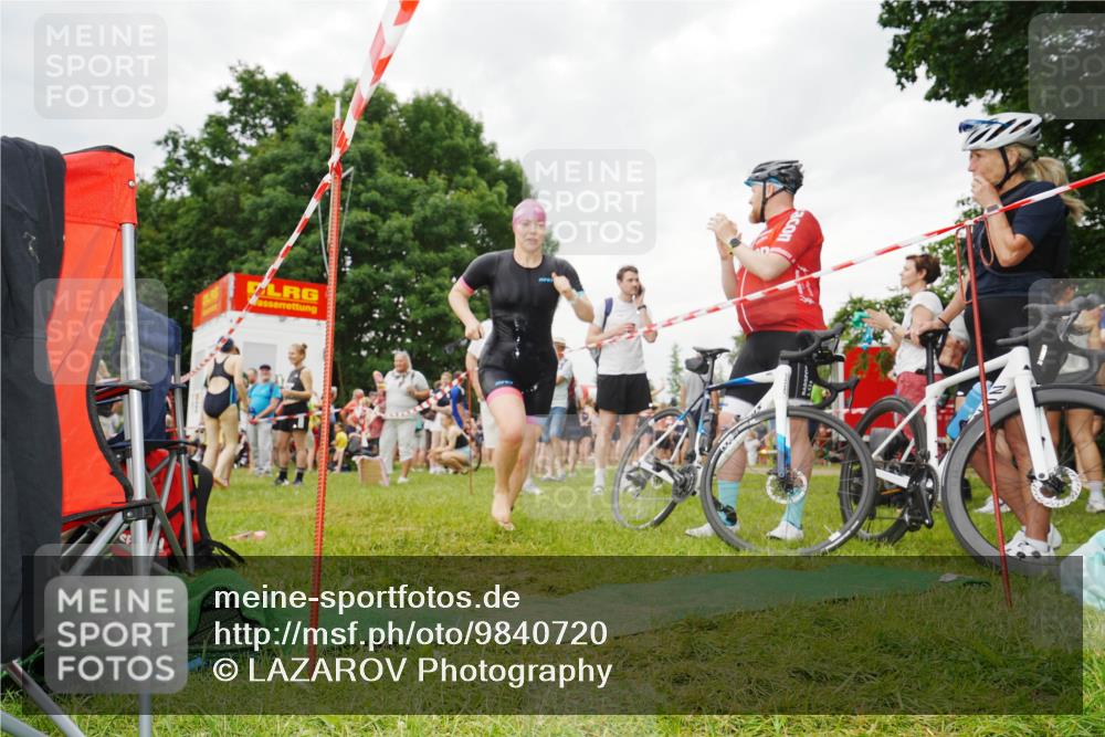 21.06.2026 - 29. Vierlanden-Triathlon LAZAROV Photography http://msf.ph/oto/9840720 21.06.2026 10:24:04 Schwimmen 560 meine-sportfotos.de