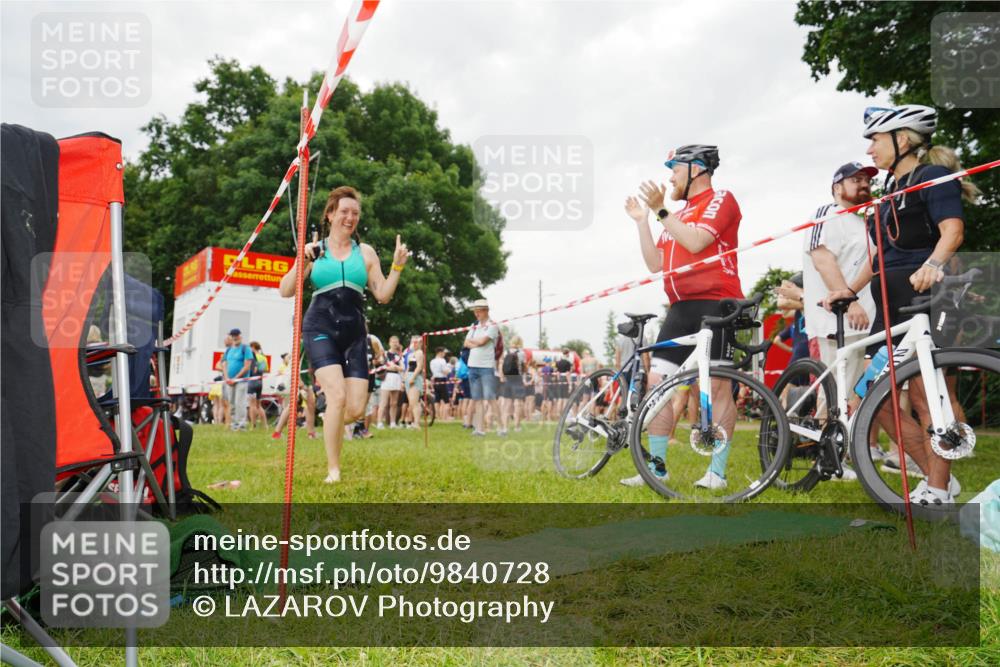 21.06.2026 - 29. Vierlanden-Triathlon LAZAROV Photography http://msf.ph/oto/9840728 21.06.2026 10:24:12 Schwimmen 560, 589, 611 meine-sportfotos.de