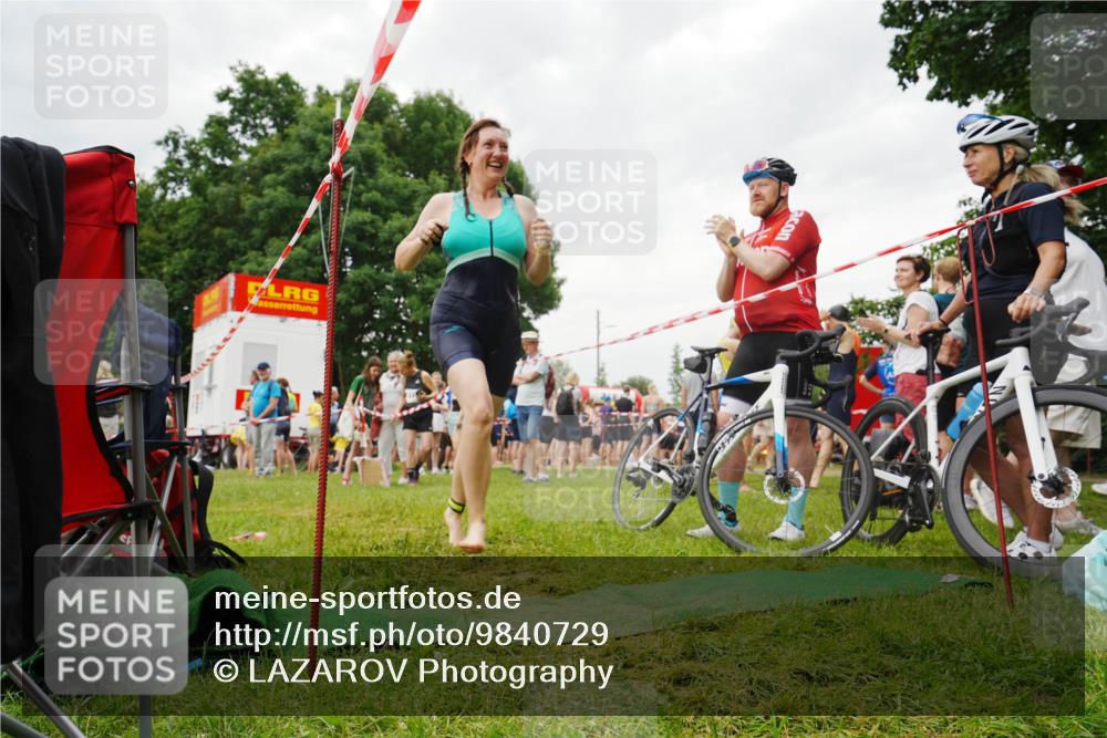 21.06.2026 - 29. Vierlanden-Triathlon LAZAROV Photography http://msf.ph/oto/9840729 21.06.2026 10:24:13 Schwimmen 589, 611 meine-sportfotos.de